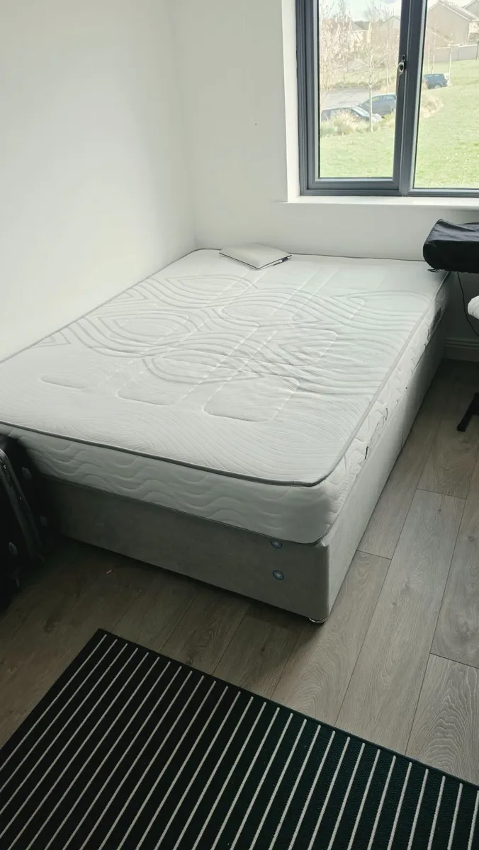 5ft (king size) double bed diva and mattress - Image 4