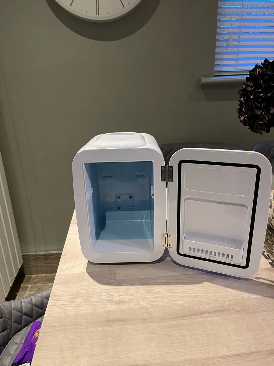 Stylpro Beauty Fridge - 4 Litre - Image 4