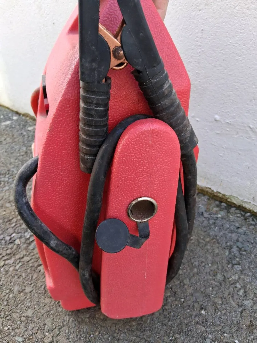 Clarke power charger - Image 4