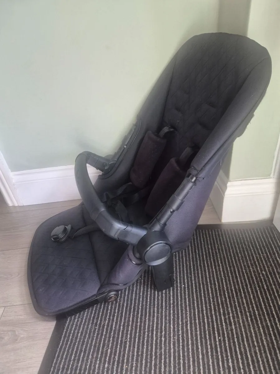 Silver Cross Pram - Image 4