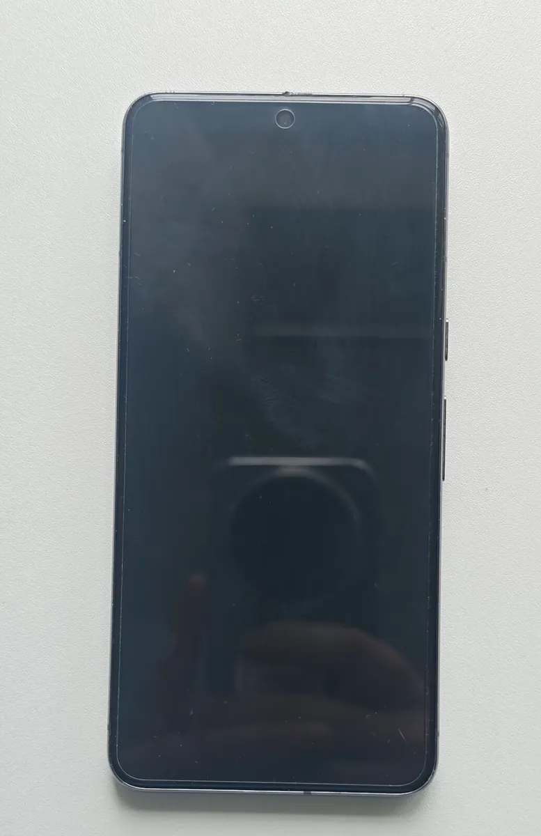 Unlocked Pixel 8 Pro + charger, cases, box + more - Image 4