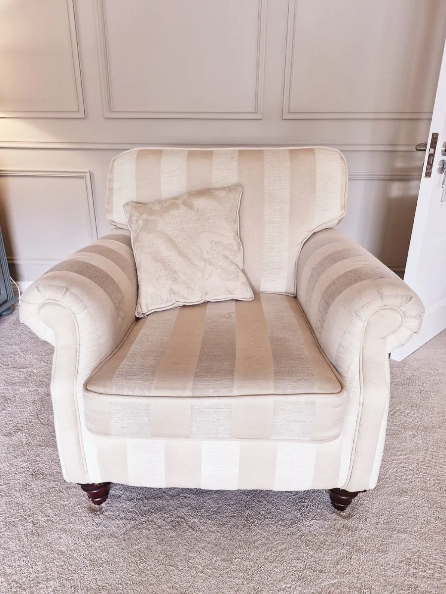 Three Piece Suite - Image 3