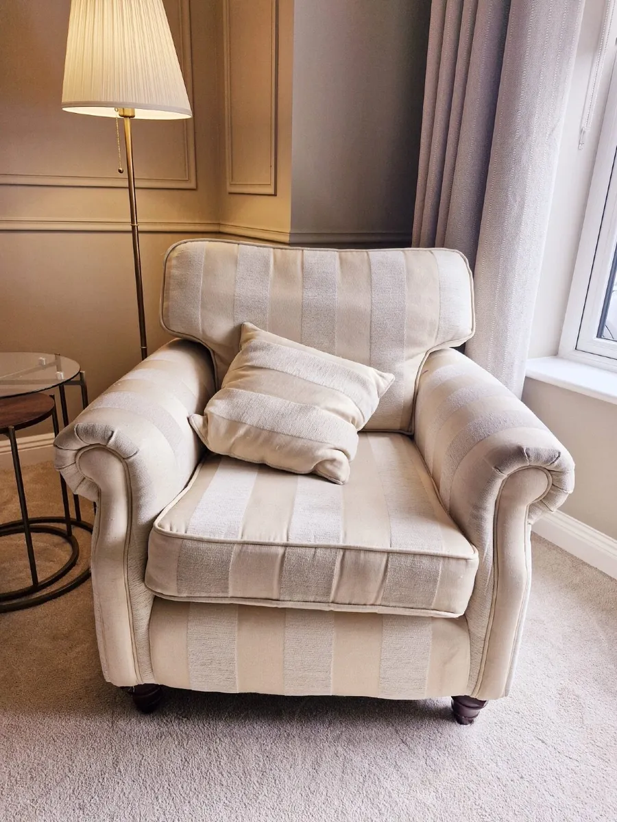 Three Piece Suite - Image 2