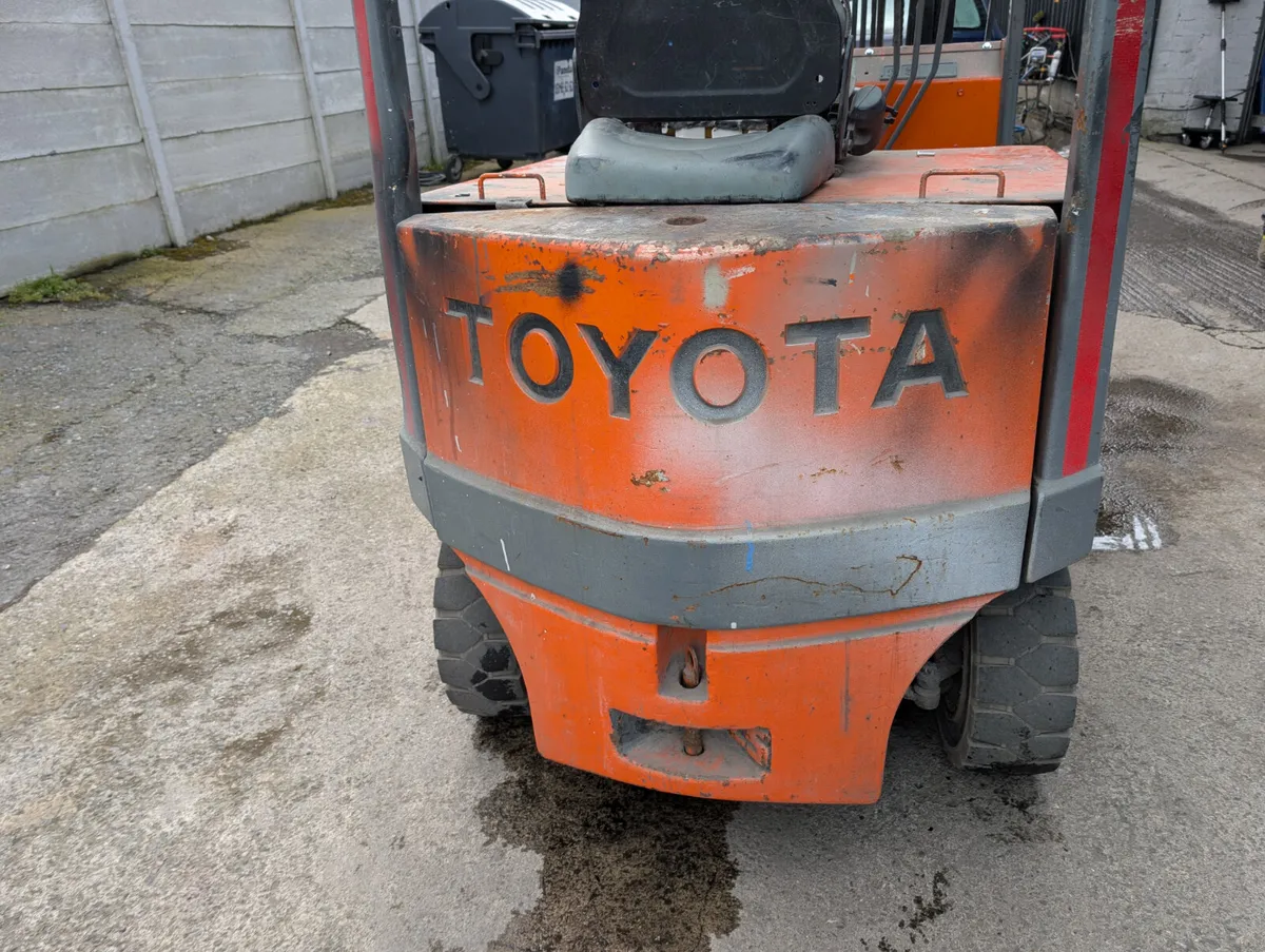 Toyota electric forklift - Image 3