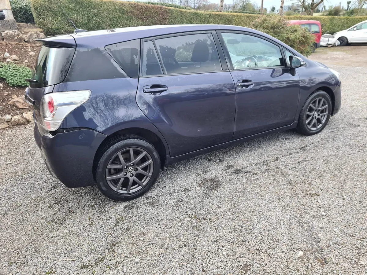 161 Toyota Verso - Image 2