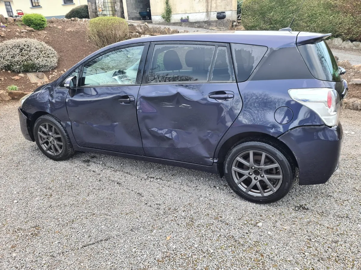 161 Toyota Verso - Image 4