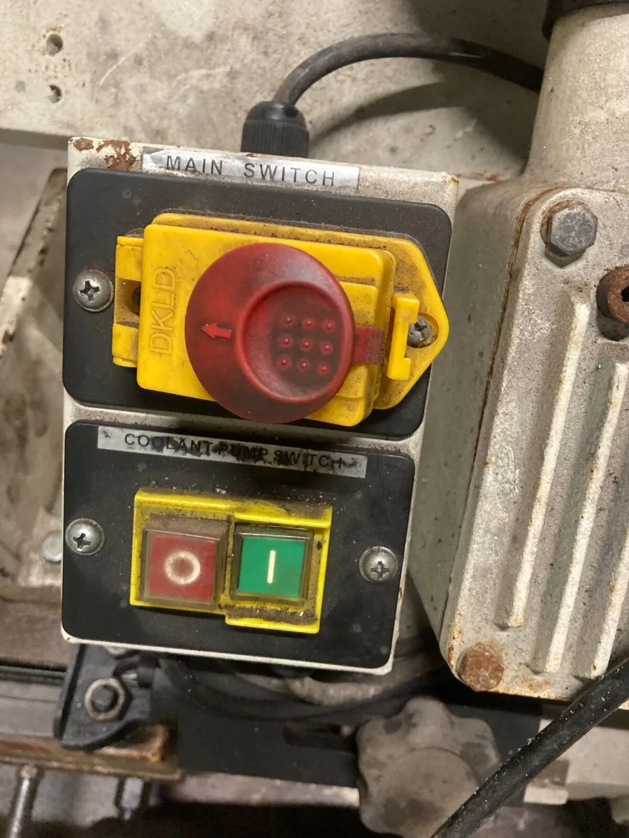 Metal bandsaw - Image 1