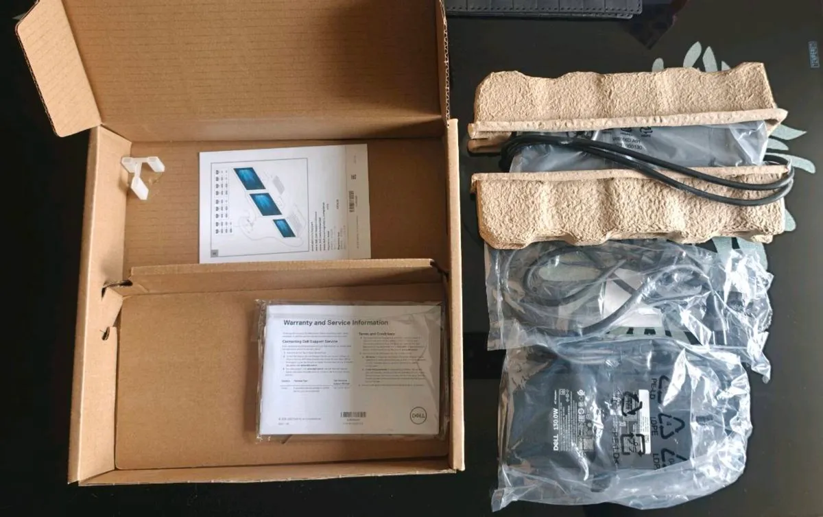 Dell Universal Docking Station D6000 - Image 1