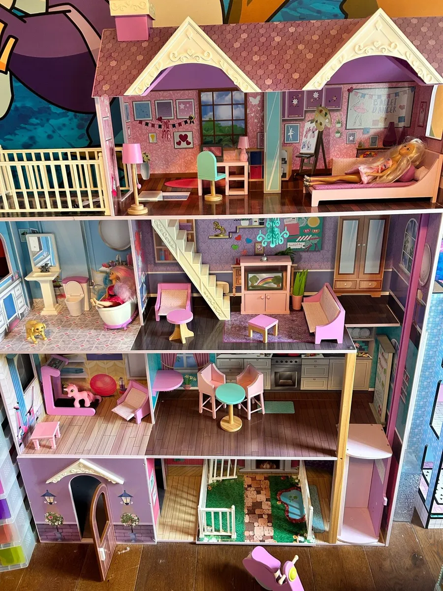Barbie Doll house - Image 1