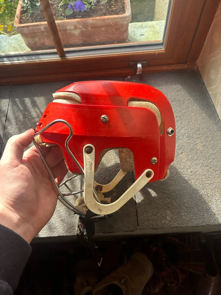 Oldstyle skateboarder - Image 2