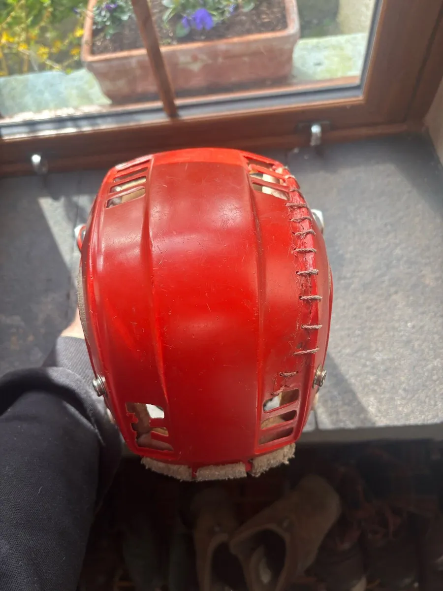 Oldstyle skateboarder - Image 3