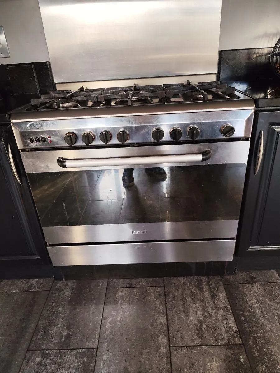 Range cooker - Image 1