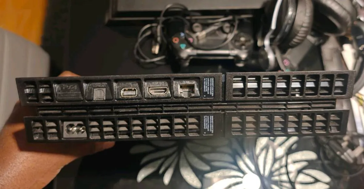 PS4 1TB - Image 2