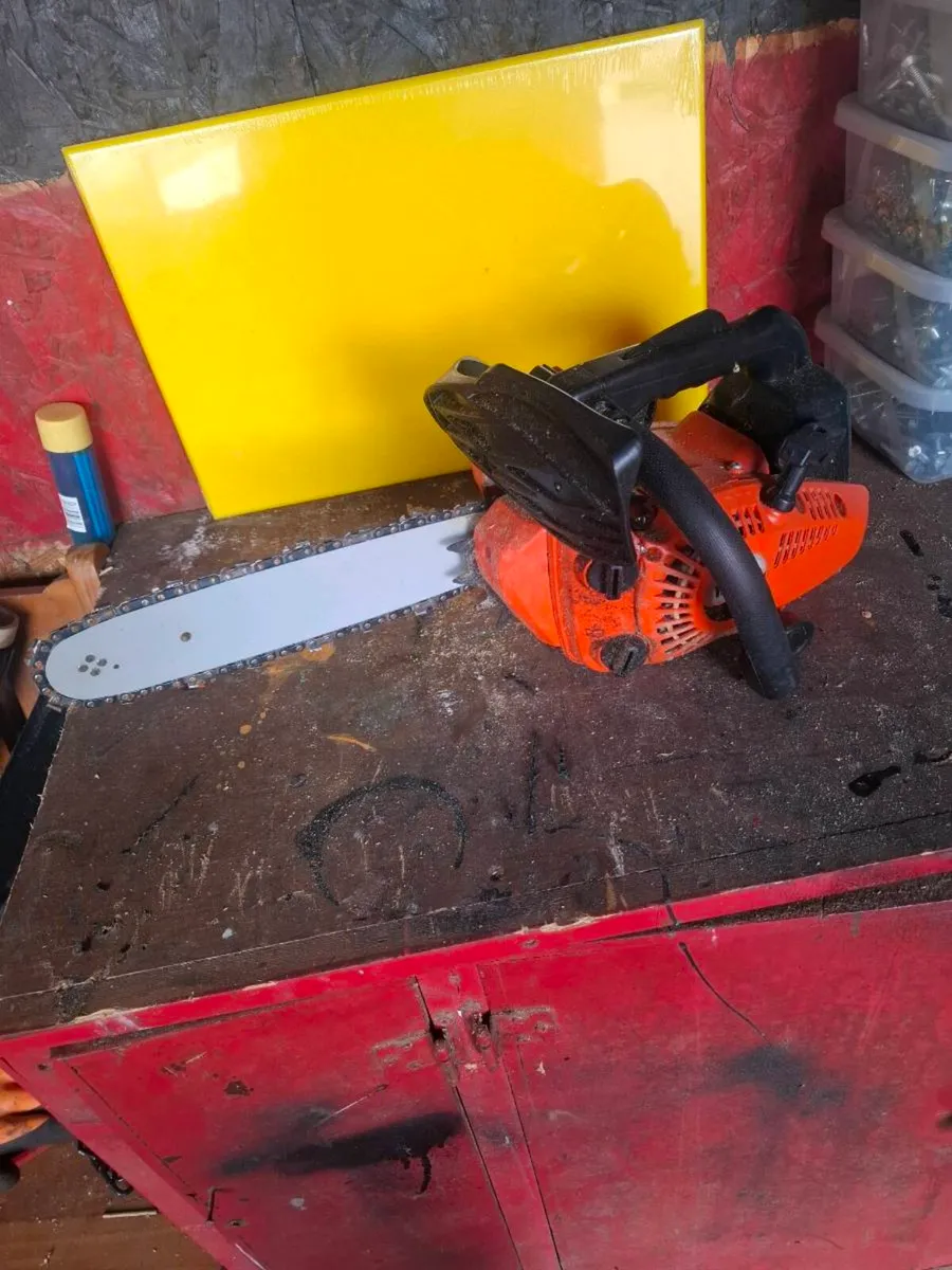 Small chainsaw - Image 1