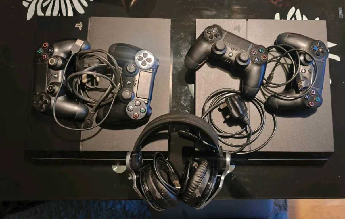 PS4 Bundle - Image 1