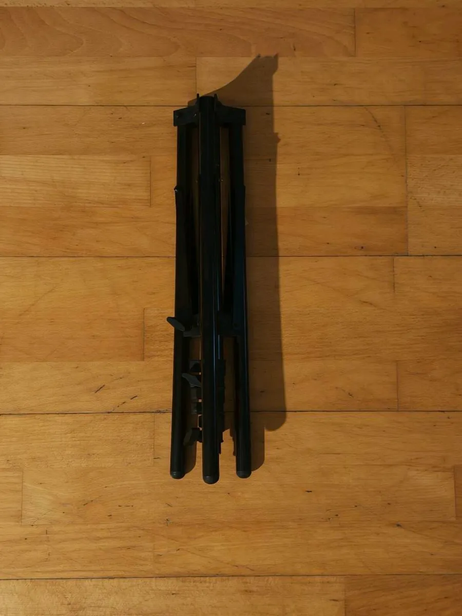 Professional Tripod - Image 1