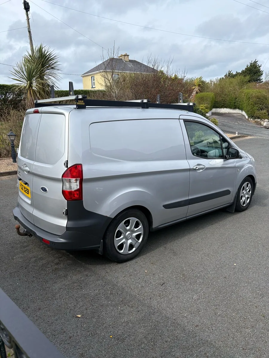 2017 Ford Transit Courier van - Image 2
