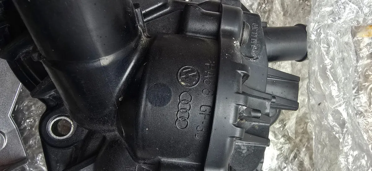 GENUINE VW UP WATER PUMP - Image 3