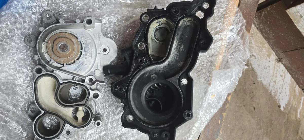 GENUINE VW UP WATER PUMP - Image 4