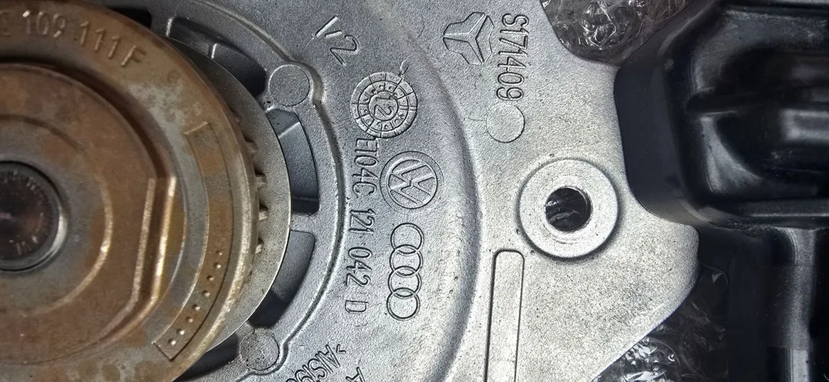 GENUINE VW UP WATER PUMP - Image 1