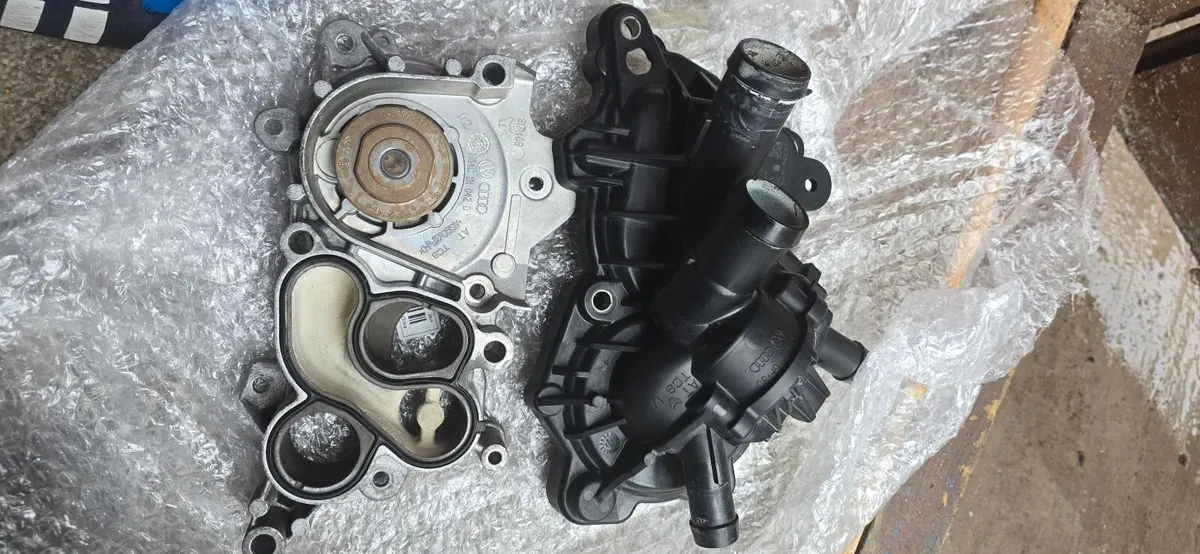 GENUINE VW UP WATER PUMP - Image 2