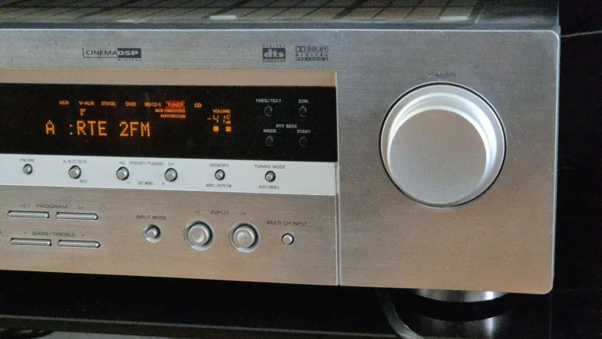 YAMAHA surround receiver with original remote - Image 4
