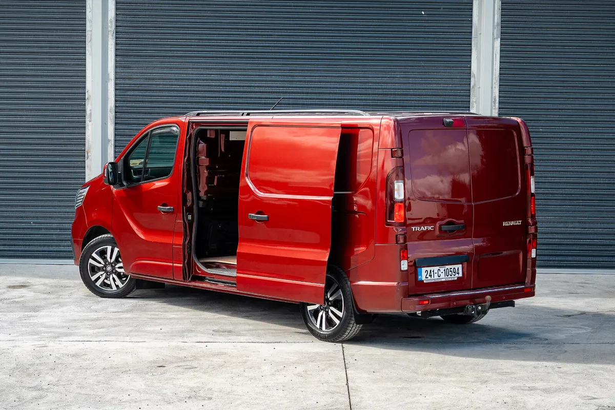 241 Renault Trafic 170 Auto - Image 4