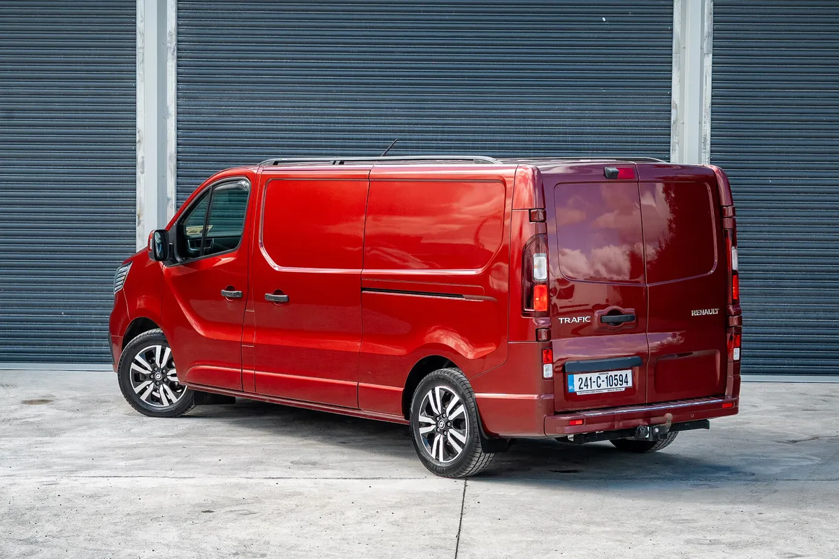 241 Renault Trafic 170 Auto - Image 3