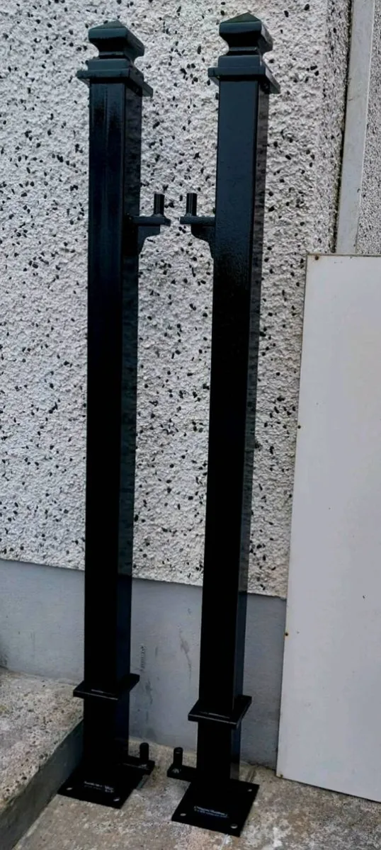 2x Gate posts 2x concrete-in anchor brackets - Image 1