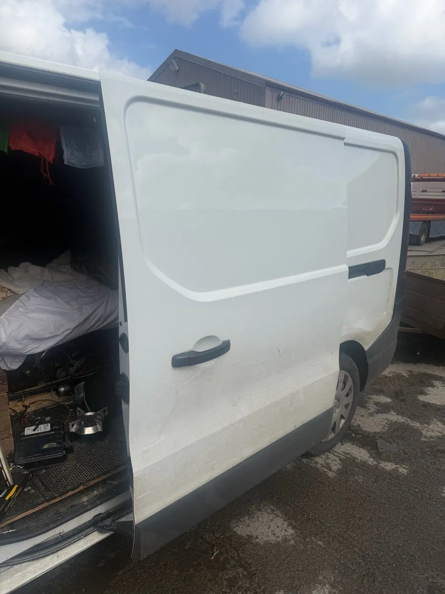 Renault traffic 2021 slide door 2 - Image 2
