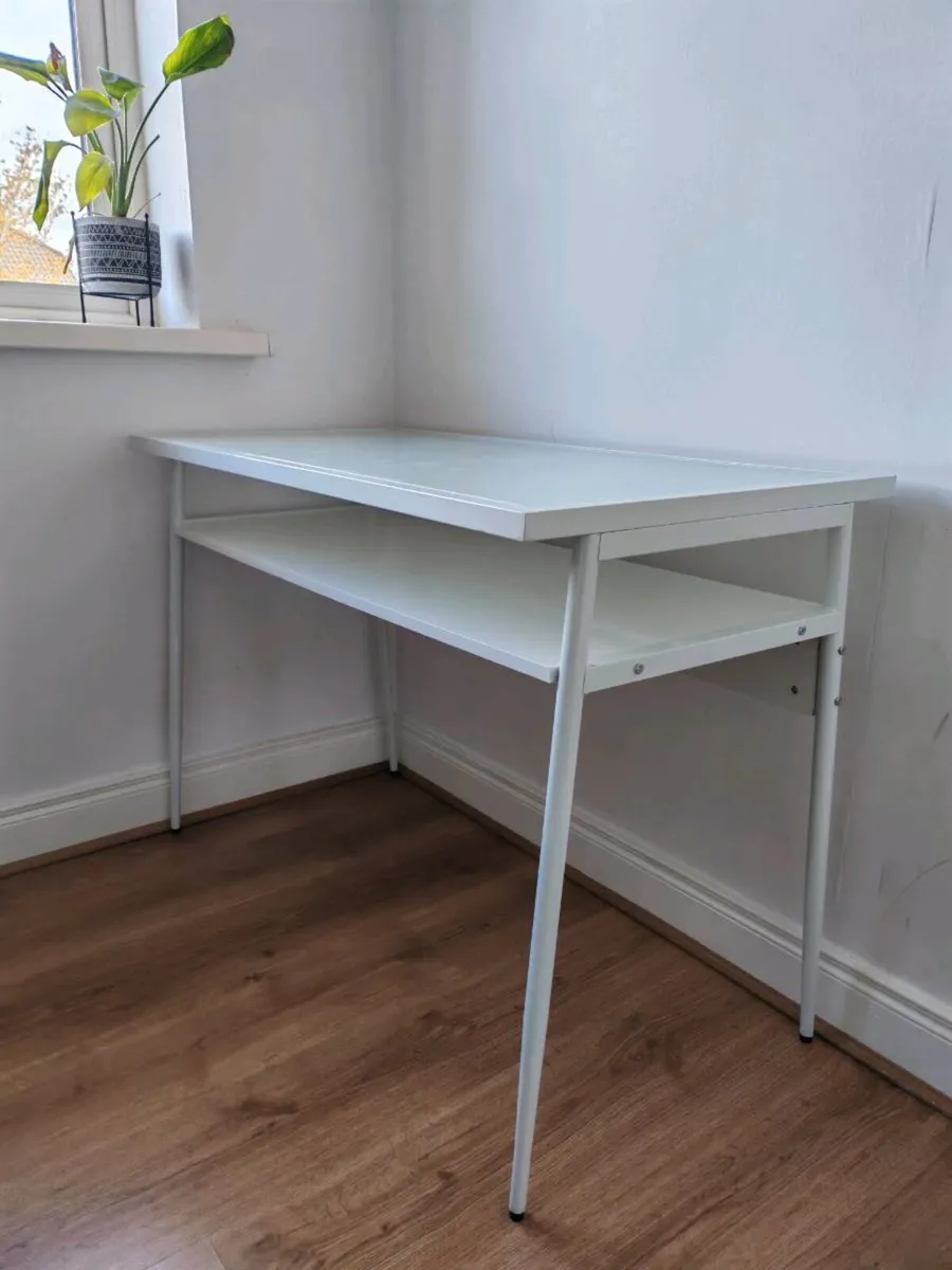 White office desk - Image 1