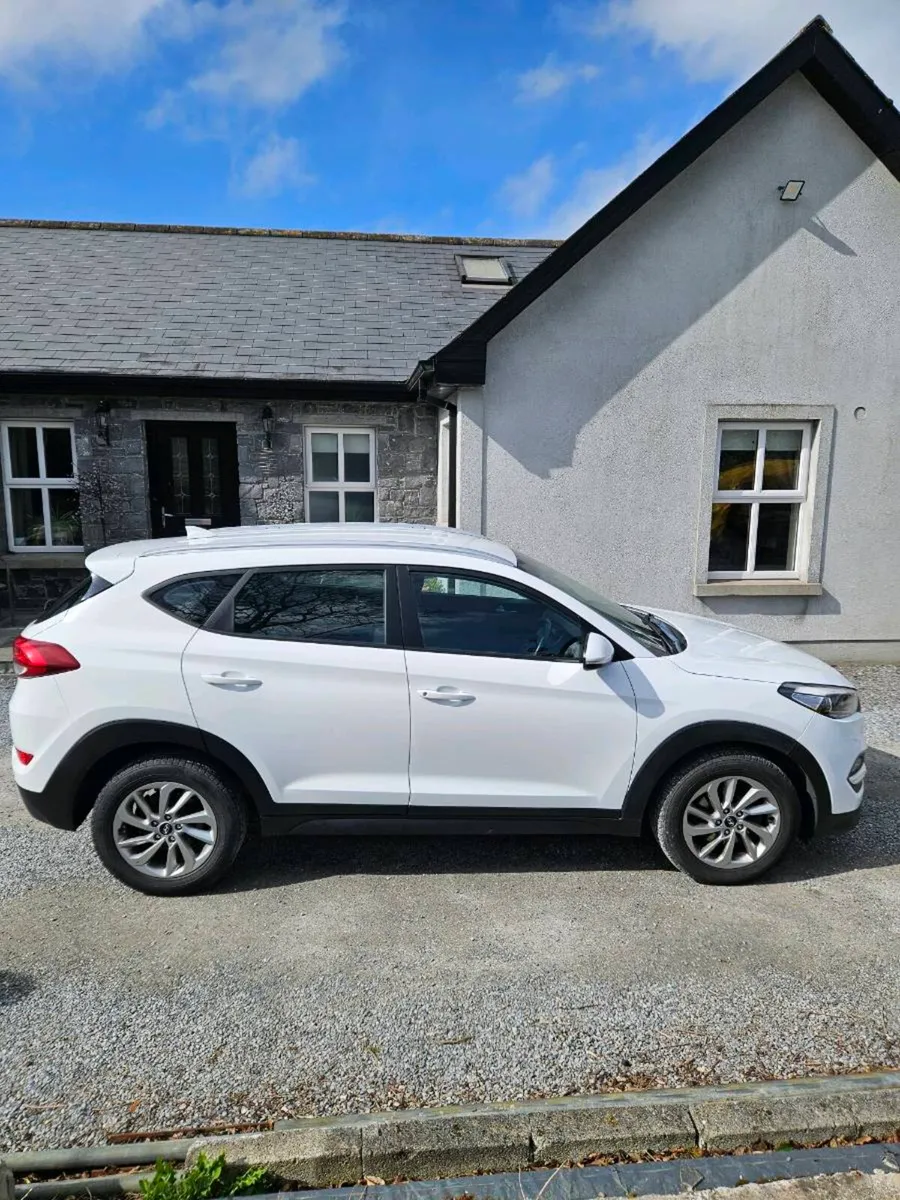 HYUNDAI TUCSON - Image 3