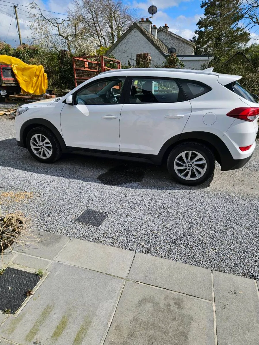 HYUNDAI TUCSON - Image 4