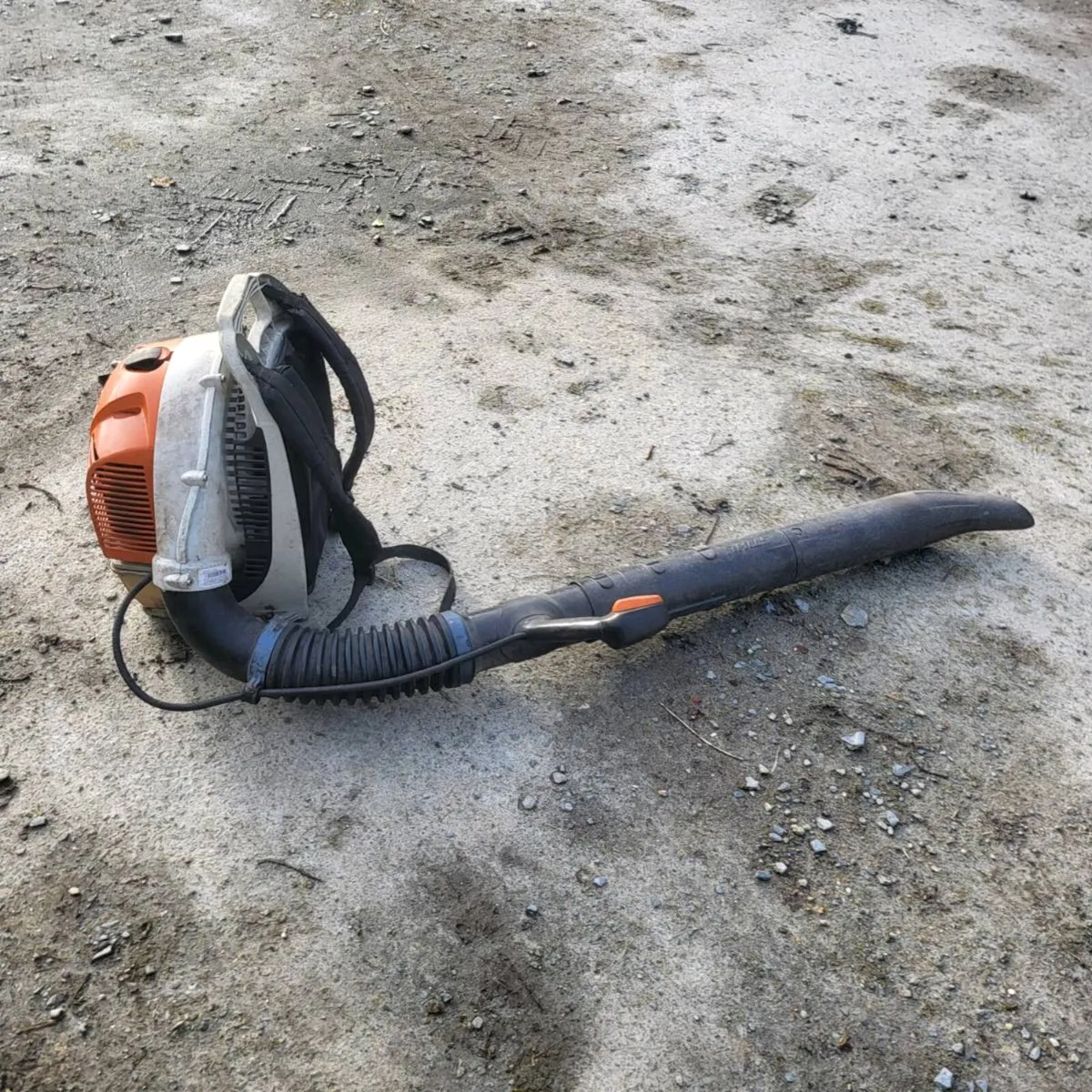 Stihl chainsaw and blower - Image 4