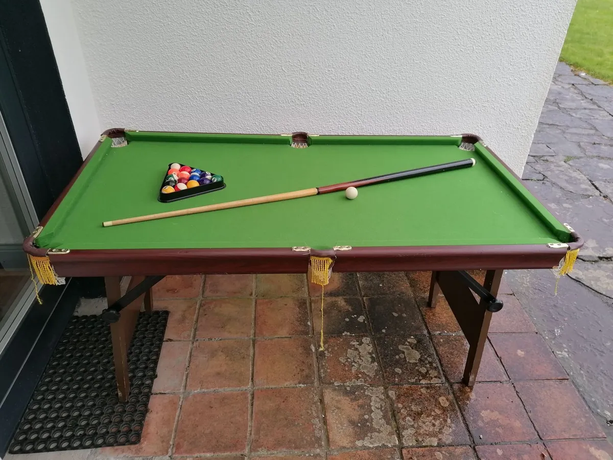 Pool table and hula hoop free - Image 1