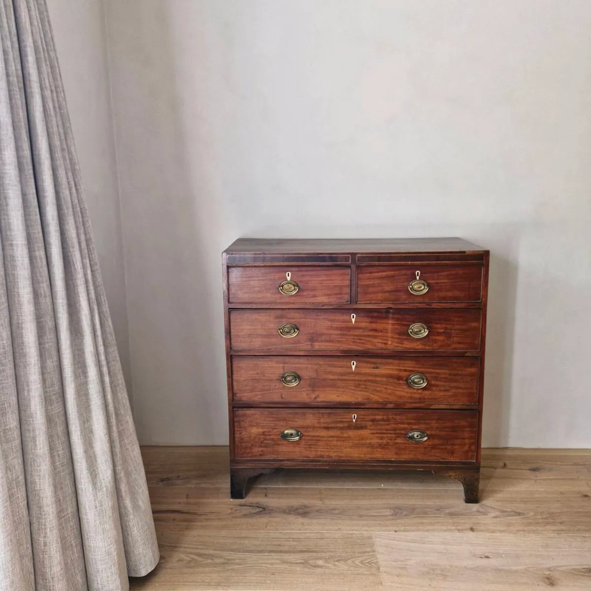 Antique Georgian chest of drawers - Image 1