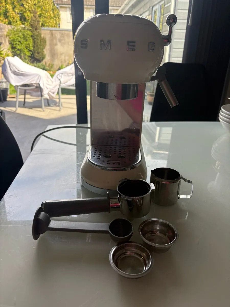 Smeg espresso coffee machine cream - Image 1