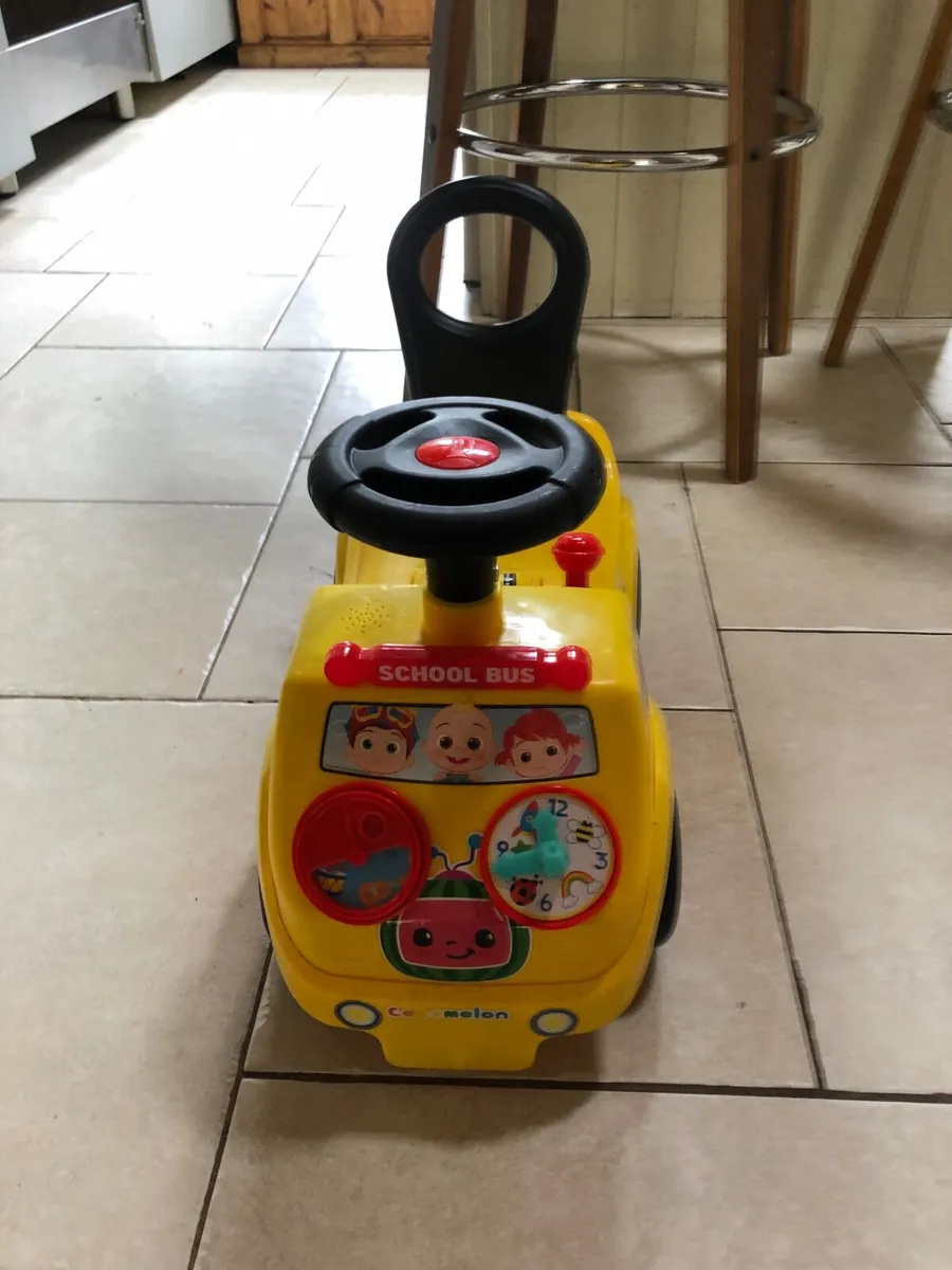 CoComelon bus - Image 2