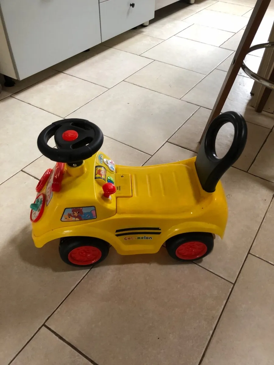 CoComelon bus - Image 1