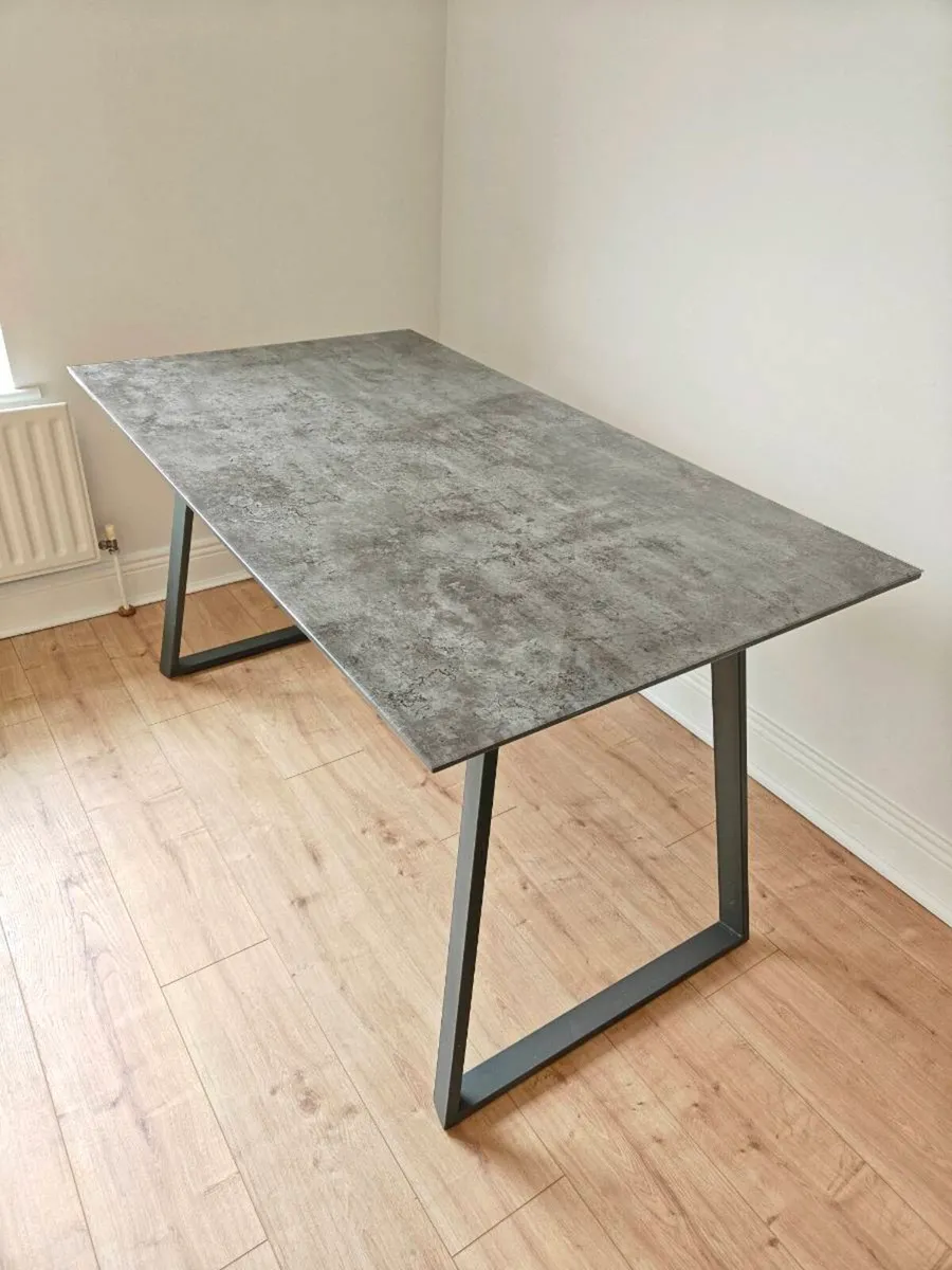 Kitchen table (4 person) - Image 1