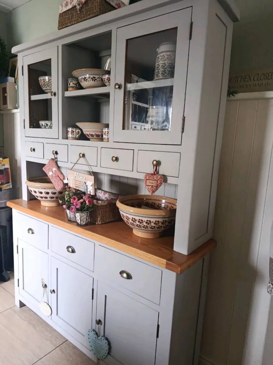 Solid kitchen dresser delivery arranged - Image 3
