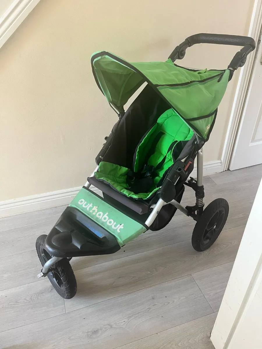 Out n about single buggy - Image 1