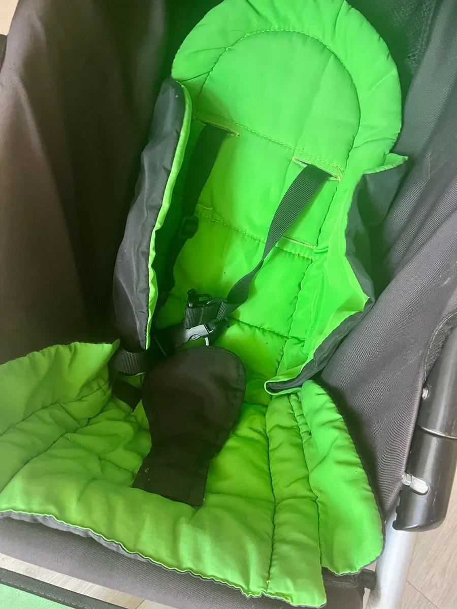 Out n about single buggy - Image 3