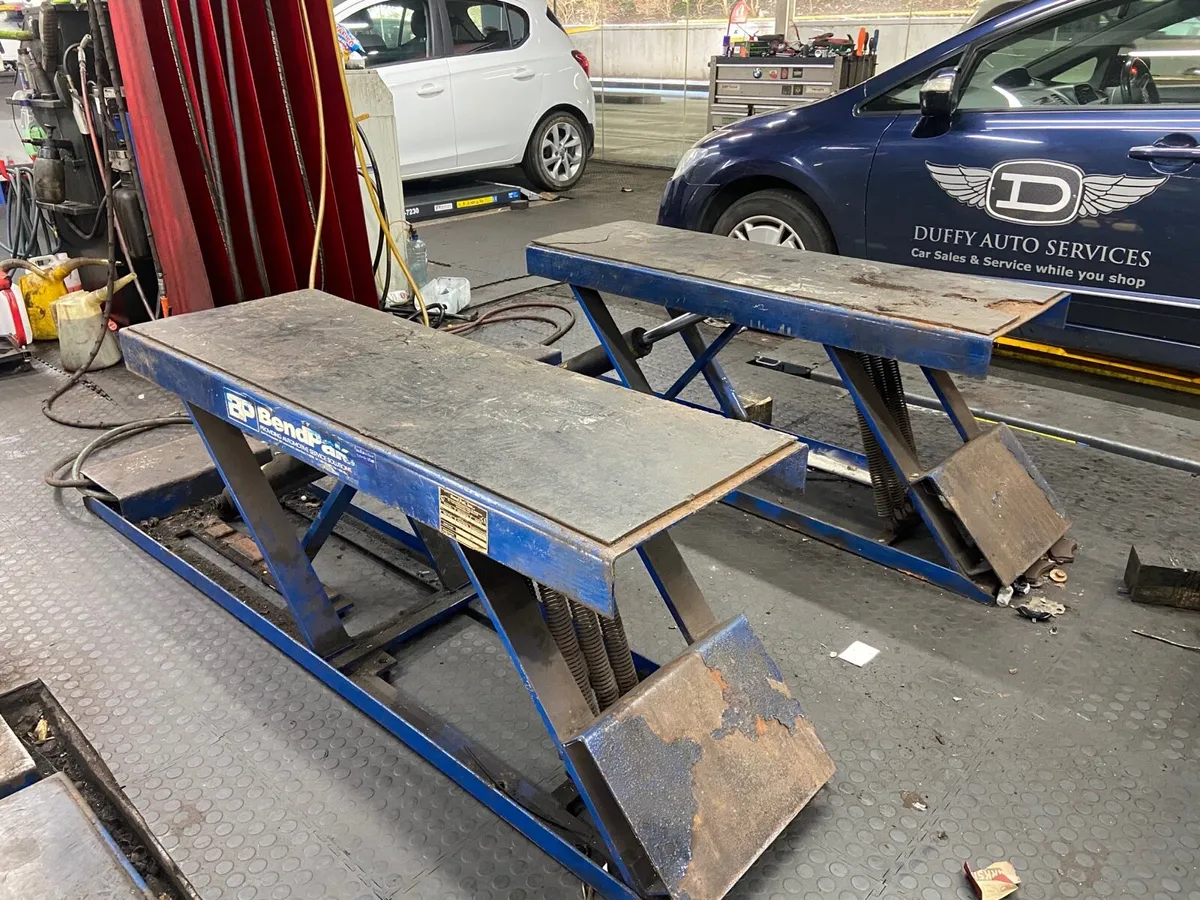 SCISSORS LIFT FOR SALE - Image 1