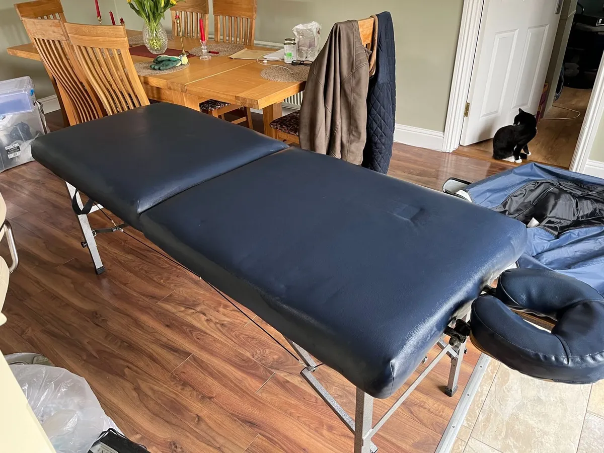 Massage Table + massage books - Image 2