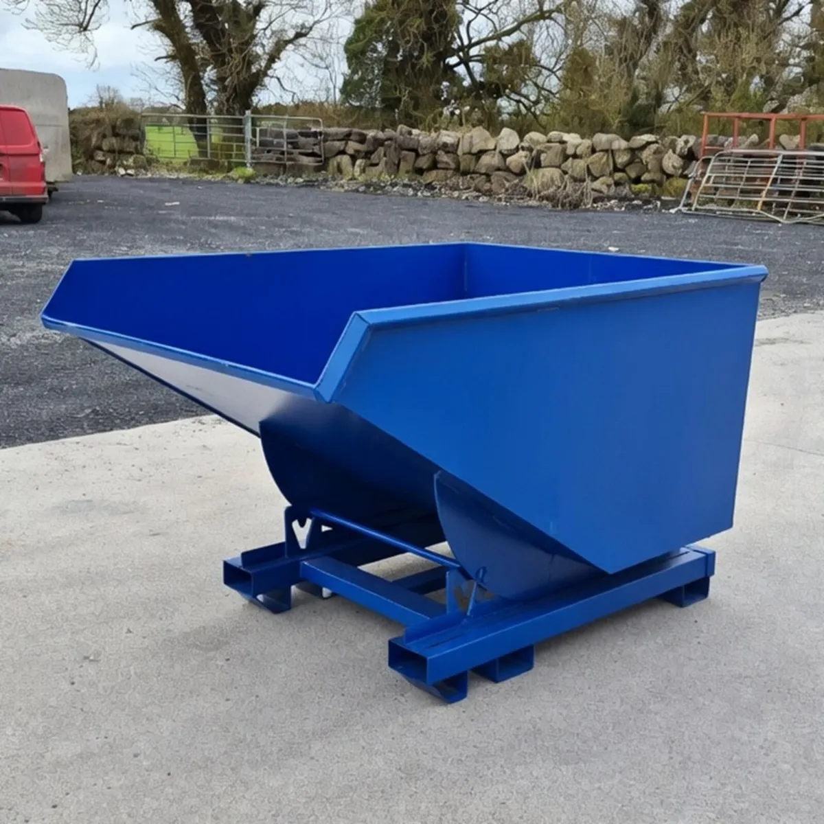 1250L tipping skips - Image 2