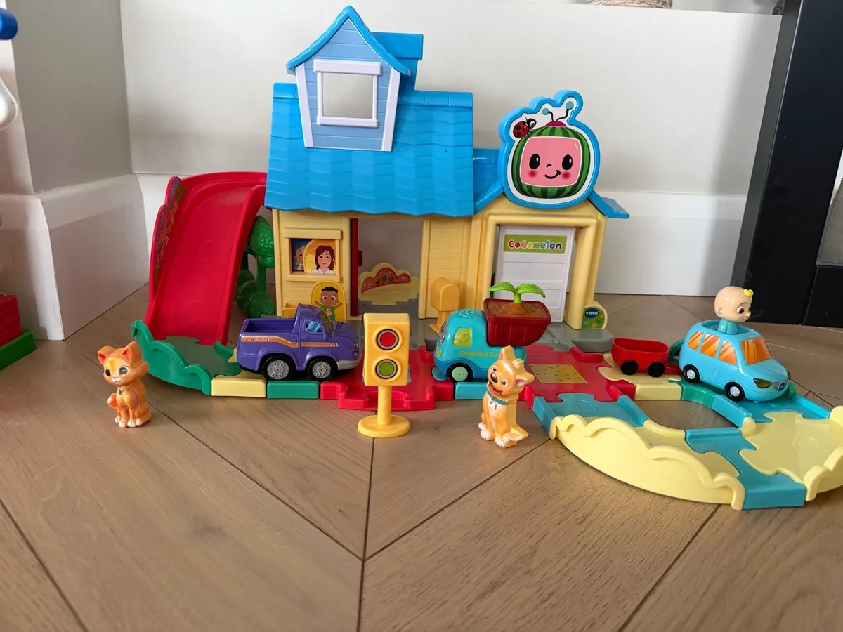 Cocomelon toot toot garage