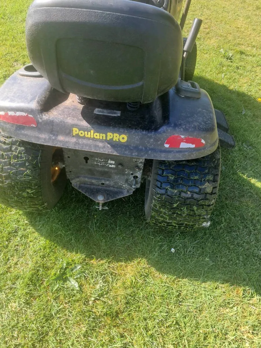 Riding lawnmower - Image 2