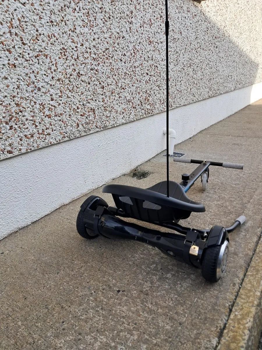 Hoverboard with seat attachment - Image 3