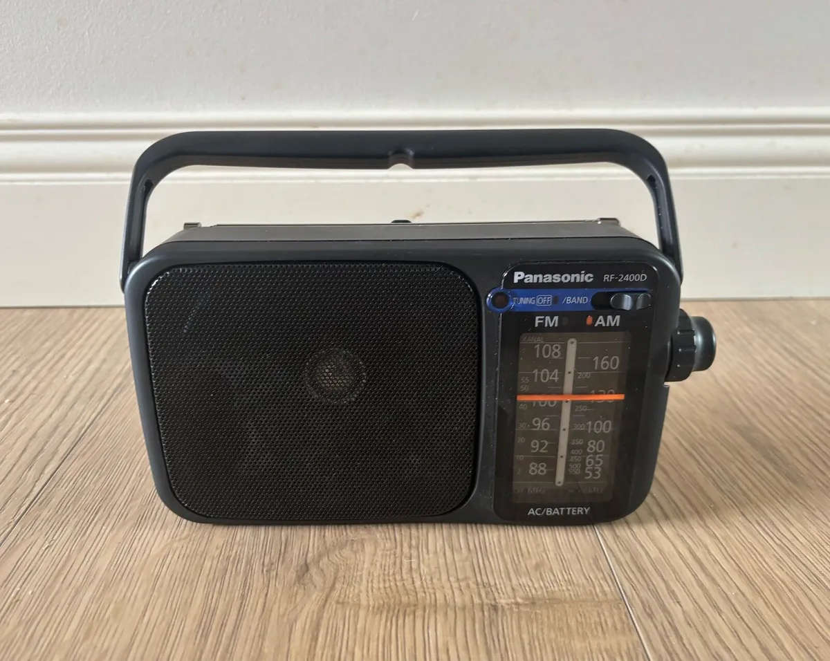 Panasonic RF-2400D Radio - Image 1